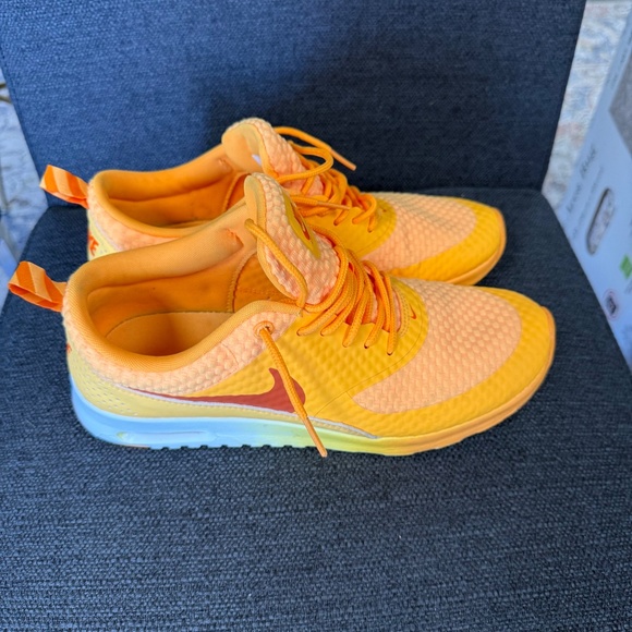 Nike Air Max Thea Premium sneakers. Size 10. - Picture 4 of 4